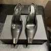 Sandálias aéreas de salto alto no início do outono Novo Super Baotou Sandal Pequeno Quadrado Cabeça Metal Colorido Moda Patente Mulheres Pumps Dress Sapatos de festa