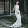 Abiti casual Ofallsis Abito da sposa bianco senza maniche con scollo all'americana 2024 Sposa che esce Garza leggera Raso Semplice Trail Coda di pesce