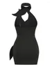カジュアルドレス2024女性セクシーなセクシーなホルターストラップノースリーブタイ装飾ブラックドレスナイトクラブステージパフォーマンス