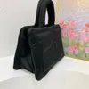 Borsa piumino Borsa a tracolla quadrata morbida Borsa a tracolla stile autunno e inverno Borsa tote di grande capacità Pacchetto spaziale riempito in cotone solido vivienn e