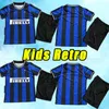 Kids نهائيات الرجعية كرة قدم كرة القدم ميليتو Sneijder Zanetti Milan eto'o Football Djorkaeff Baggio Adriano Milan inter Batistuta 2009 2010 09 10 child