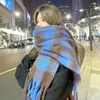 Berets estilo coreano ins xadrez extra longo cachecol para mulheres inverno high-end espessado e quente grande xale