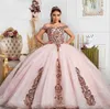 2024 Rose Or Paillettes Dentelle Quinceanera Robes Robe De Bal Puffy Hors Épaule Paillettes Blush Rose Doux 16 Fête Robe De Bal Robes De Soirée Plus Taille Corset Retour