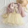 Mädchen Kleider Menoea Kleid Set 2023 Frühling Und Herbst Neue kinder Rundhals Gespleißtes Mesh Kleid + Fliege Plaid mantel Zwei Stück Set