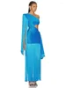Повседневные платья 2024. Женское синее платье без рукавов на одно плечо с вырезами. Модное длинное макси-облегающее вечернее платье с кисточками.