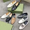 Scarpe eleganti Uomo Mocassini donna 100% Vera pelle Calzature pieghevoli Scarpe uomo Donna Taglia 34-46 Mocassini uomo punta tonda in metallo stampato Ciabatte designer di lusso con morsetto