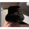 Skąpy brzegowe czapki zimowe futrzane wiadro czapka dla kobiet 2023 moda moda gęsta ciepłe damskie czapki rybaków ciepłe ucha Czarne różowe białe dhusx