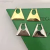 24SS Designer Botega Veneta Earring Straight Home 2021 Nya triangulära släta örhängen Högmode Personlig mode naken triangulära örhängen