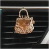 Décorations intérieures Décor de voiture Diamond Purse Air Freshener Sortie par clip Diffuseur de parfum Bling Crystal Accessoires Femmes Girls1 Drop Dh5Pb