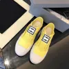 2024 Kvinna dubbelkanal Biscuit Designer Platform Shoes Man Sneaker Rubber Sole Tazz Slipper Luxury Walk Dress Low Top Loafer Canvas Flat Heel Hike/Casual Shoes