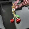 デザイナーMiui Miui Earring Miaoファミリーの新しいネックレス女性Strawberry Cherry Cherry Plaid Ribbon Binding Removable Sweet and Lovely 2つのネックレス