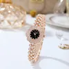 Femmes simple lumière luxe haute couture fleur forme alliage bracelet petite exquise montre à quartz étanche montre de luxe cadeaux A4