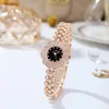 Kvinnors Simple Light Luxury High Fashion Flower Shape Alloy Armband Liten utsökta vattentäta kvartsklockor