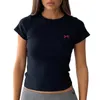 Kvinnors T-skjortor Kvinnors skördetoppar tätt monterade runda nacken Kort ärm Söt båge broderi ribbade t-shirts för sommaren
