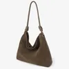 Kvällspåsar Ms Autumn Trend Cow Leather Woman Handväska Lyxig Suede Underarm Shoulder Casual Tote Lady Soft Bucket 2024