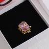 Desginer Valantino Jóias 23 Outono Nova Huajia Incrustada Roxo Água Diamante Inglês Carta Borla Pérola Decoração Anel de Moda de Alta Qualidade