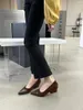 Klänningskor Fashion Women Pumpar Point Toe Grunt Slip på tjocka mitten av klackarna Flock Office Woman Size 35-39 Party