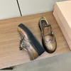 Retro Bullock intagliato piccole scarpe da donna 2024 nuovo stile mocassini con fibbia per cintura scarpe singole da donna