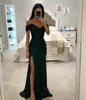 Emerald Green Mermaid Prom Dress Off Shoulder Glitter paljetter Aftonklänning Elegant veck Split Formell lång speciell tillfälle Party Dress