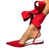 Sandalet 2024 yaz kristal ayak bileği kayışı kadınlar düz slayt sivri uçlu moda bridals gece elbise partisi bayan ayakkabı