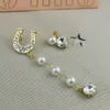 Designer Miui Miui örhänge Miao Familjens nya U-Letter Pearl Earrings Horseshoe Buckles Premium AB örhängen med diamanter Långa asymmetriska örhängen