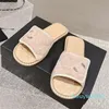 Designer kvinnor sandaler quiltade sammet fårskinn platt tofflor kristall mulor loafers läderlägenheter flip flops skjutreglage