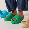 Scarpe eleganti 2024 Pantofola estiva con plateau e tacco quadrato per il tempo libero verde nero per sandali da donna