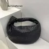 Sac à main haut de gamme pour femmes, tendance, grande capacité, asymétrique épaule dénudée, sous les bras, tissé à la main, torsadé, nouvelle collection 2023