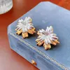 Orecchini per borchie Hangzhi Gold Color Flower Contrasting Colours Oreno in metallo Double Indossare per donne ragazze Vintage Elegant Elegant 2024