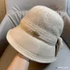 Bérets chapeau pour femmes en automne et en hiver, chapeau de pêcheur chaud à la mode, mettant en valeur le visage, petit seau, Version coréenne V