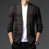 Herrtröjor 2024 Fashion Sticked Cardigan Jacka Korean Style Randig Slim Fit tröja Rockar Enkla casualkläder Blazer Tops