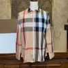 Top hoogwaardige heren 2024 Designer geeft aan familie en vrienden shirts mode klassieke zomer plaid lange mouw casual size jacketstop