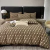 set di biancheria da letto set consolatore di design biancheria da letto Copripiumino autunnale e invernale in quattro pezzi di lusso semplice e leggero