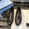 Scarpe eleganti Uomo Mocassini donna 100% Vera pelle Calzature pieghevoli Scarpe uomo Donna Taglia 34-46 Mocassini uomo punta tonda in metallo stampato Ciabatte designer di lusso con morsetto