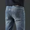 Jeans de designer de luxo para homens outono e inverno jeans masculinos italianos fino ajuste pés pequenos na moda marca na moda grosso nostálgico azul calças casuais