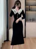 Casual klänningar 2024 svart sammet chic vit spetsdocka krage midi klänning kvinnor elegant rufsed mermad koreansk vintage lyx