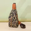 Riñoneras para mujer, bolso de pecho, nueva moda, patrón de leopardo, bolso cruzado de pecho, mochila pequeña de viaje y ocio