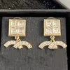 Diseñador Pendientes de latón de lujo Famosa marca francesa Clásico Doble letra con incrustaciones Cuadrado grande Diamante Mujer Encanto Joyería Chica Regalo de moda