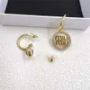 Muimu Earringデザイナー女性の最高品質ボックスチャーム非対称イヤリングパーソナライズされた汎用性の高いシンプルな文字イヤリング