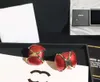 2024 butique vintage metalowe kolczyki urok Kobiety biżuteria romantyczny styl urodzinowy kolczyki luksusowe czerwone kolczyki zaprojektowane dla kobiet stadnina do uszu z pudełkiem