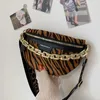 Bolsos de cintura de ocio bolso de mujer con cadena nuevo estilo leopardo temperamento femenino pecho tendencia de moda con niña pequeña
