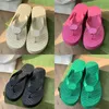 Tasarımcı Teşer Sandal Beyaz Kauçuk Pembe Kırmızı Yeşil Üçlü Siyah Ünlü Lüks Daireler Flip Flop Terlik Kızlar İçin Kadın Bayanlar Slaytlar Sandalet Sliders Boyut 35-41