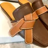 Women Sandals 2024 أحذية مصممة أزياء جديدة شرائح سيدة Loafer Loa Luxury مسطحة الكعب الحذاء صندل بغل أعلى جودة جلدية كلاسيكية من الجلد الرمال في الهواء الطلق