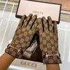 Cinq doigts Gants Designer Mitten Boîte en peau de mouton Hiver Véritable Marques en cuir Grand gant Cachemire chaud à l'intérieur de l'écran tactile
