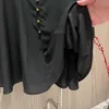 Europejska marka modowa Czarna jedwabna potargana w dekolcie z długim rękawem Flearne rękawy Zebrane talia Slim Fit Mini sukienka