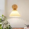 Lampada da parete Nordic LED in legno semplice camera vintage per ragazze lampada da lettura comodino decorazione minimalista accessori per la casa