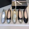 Designerskor Paris varumärke svart aprikos balettlägenheter skor kvinnor quiltade äkta läder glid på ballerina lyx rund tå elegant damklänning sko