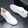 2024 neue Modische Designer männer Flache Schuhe Mode Weiß Casual Trend Niedrigen Hilfe Männer Komfortable Sicherheit Nicht-slip buchstabeng