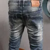 Herr jeans ly designer mode män retro mörkblå elastisk smal fit rippade byxor vintage casual denim byxor hombre