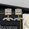 Diseñador Pendientes de latón de lujo Famosa marca francesa Clásico Doble letra con incrustaciones Cuadrado grande Diamante Mujer Encanto Joyería Chica Regalo de moda